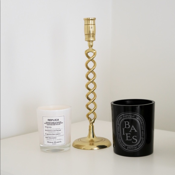 One Spiral Twisted Golden Candle Holder - Picture 4 of 5